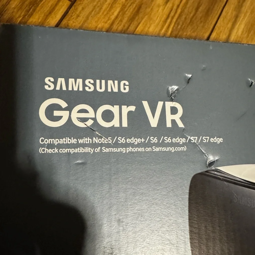 Samsung Smartphone VR Headset Black and White Model SM-R322